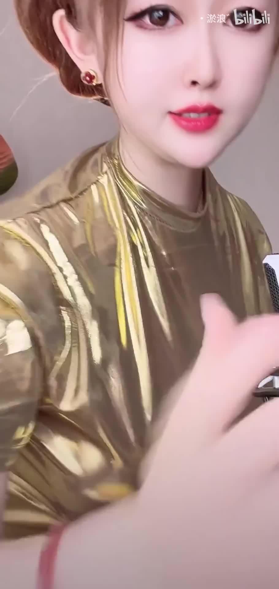 馮小欠 抖起來了 熱舞