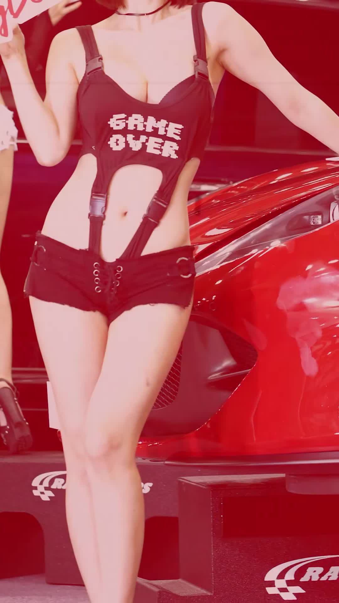 韓國 【 汽車沙龍 】我承認我喜歡宋珠兒。 你怎麼認為？