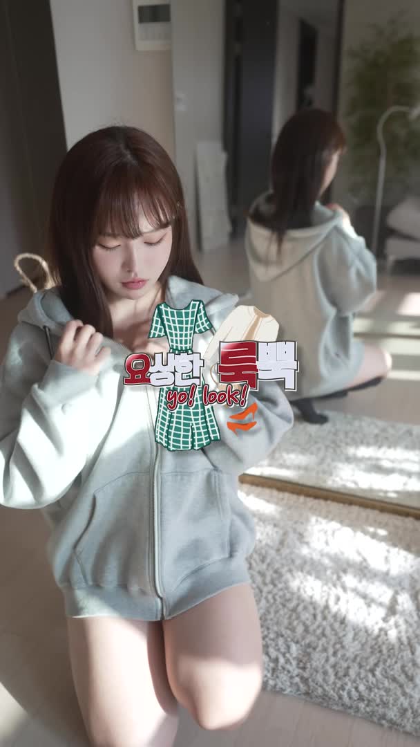 韓國 裸衣 Lookbook 伴隨著一個不悅的表情展現內衣