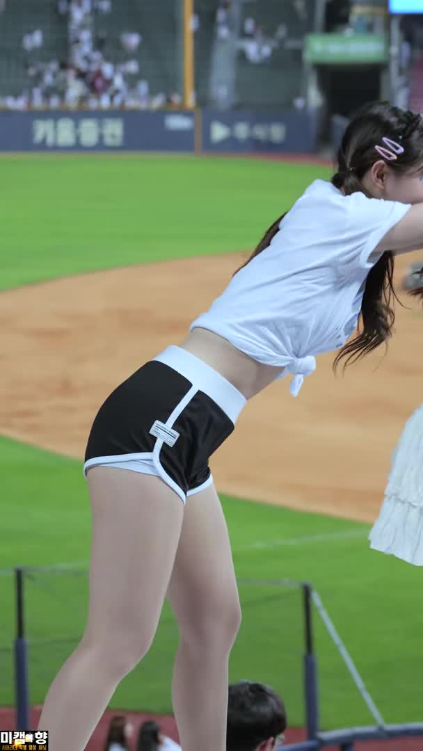 韓國 不知何故羨慕的金娜妍，樸善珠啦啦隊長的壞手