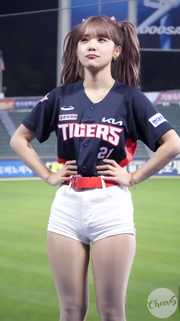 韓國 用表情說話的  達慧 啦啦隊長