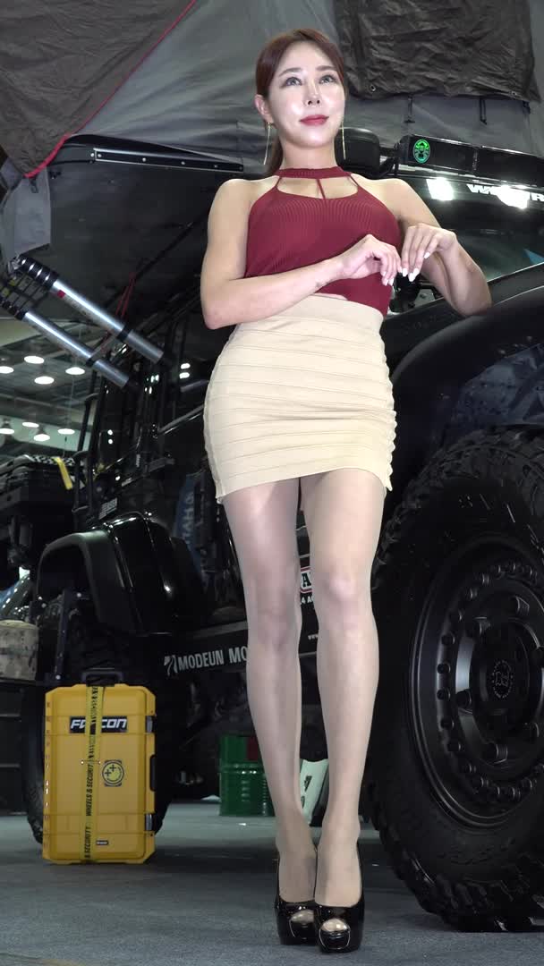 韓國【 汽車沙龍 】賽車模特兒 MODEUNMOTORS