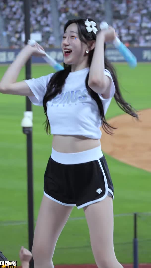 韓國 李智元 啦啦隊長 恩西迪諾斯加油
